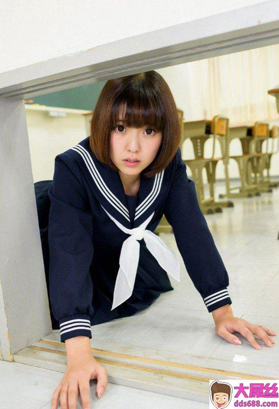 写真日本女模瀬户雏校服写真看似清纯可人却能勾魂射魄