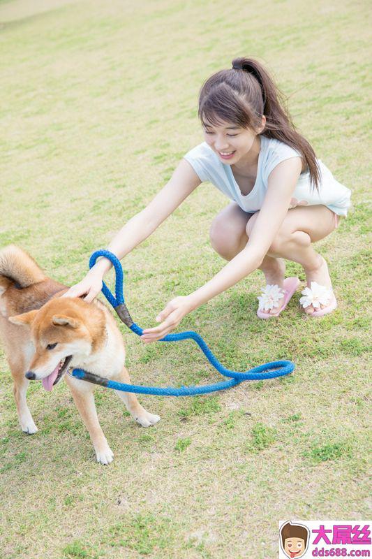 牧野真莉爱海滩上性感火辣程度完全压制