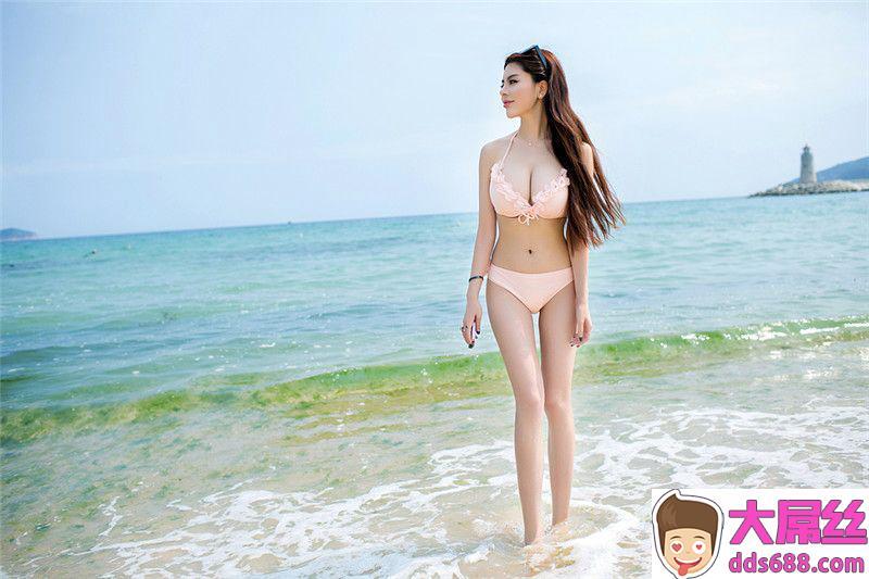 长腿美女赵惟依海滩写真